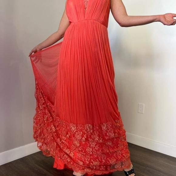 Catherine Deane Size 8 US has a stain on the right bust - Picture 4 of 12